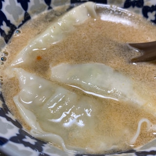 冷凍餃子と海鮮味覇のレンジで簡単スープ☆